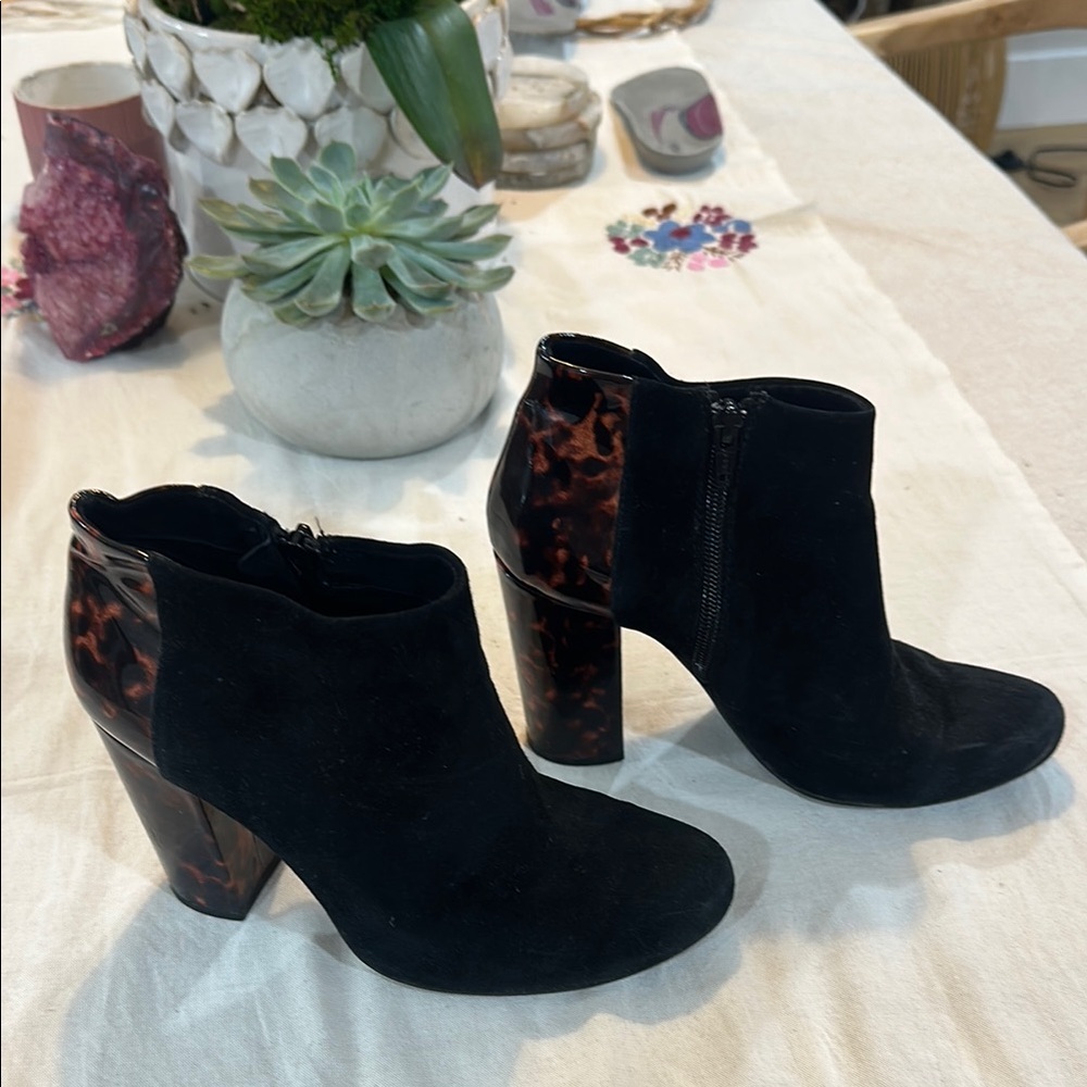 Farylrobin Elegant Black and Tortoiseshell Ankle Boots